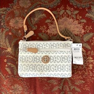New Giani Bernini small clutch wristlet purse